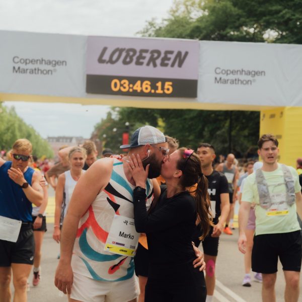 Runner kissing his partner at the Copenhagen Marathon finish line